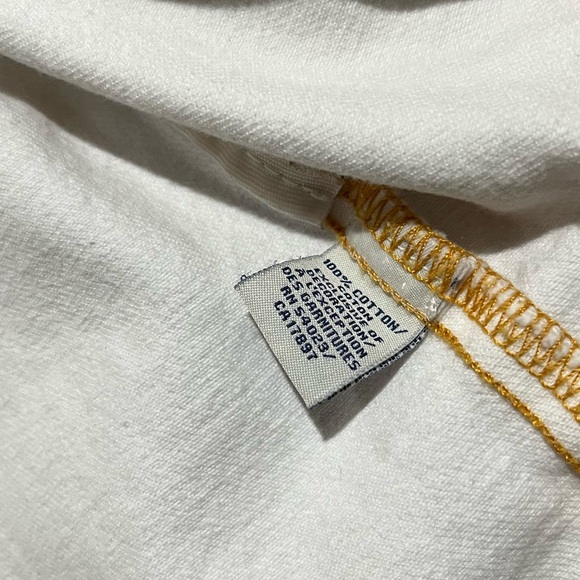 Old navy’s crop white denim jacket - Picture 3 of 6